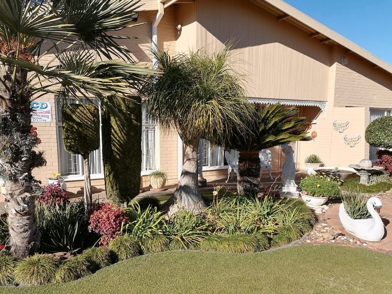 LOVELY HOME! - Photo 2