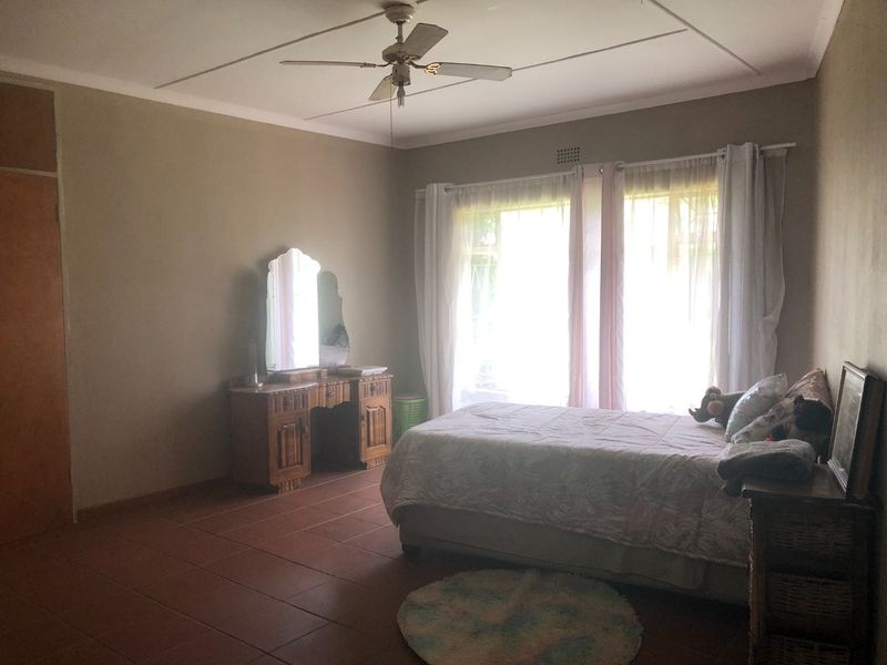 4 Bedroom home on a 2.1 Hectares smallholding situated near tar road in Vanderbijlpark - Photo 10