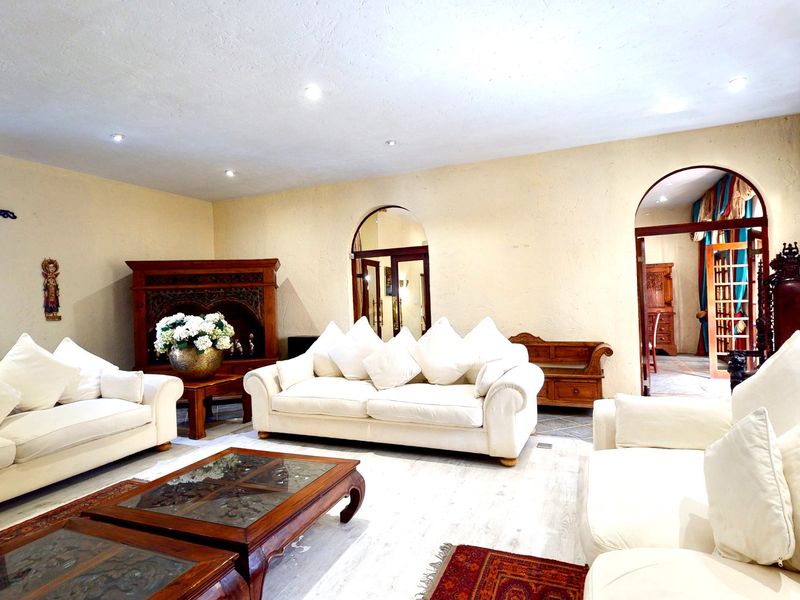Sophisticated Furnished en-suite bedroom to Let in Bryanston - Photo 6