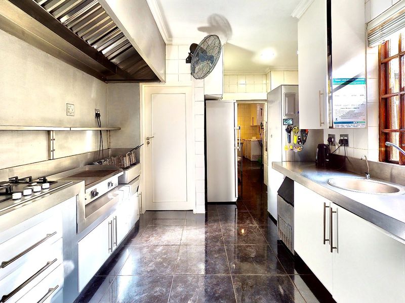 Sophisticated Furnished en-suite bedroom to Let in Bryanston - Photo 5