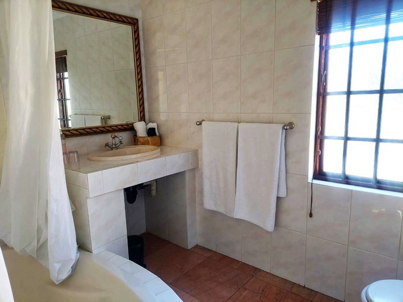 Sophisticated Furnished en-suite bedroom to Let in Bryanston - Photo 3