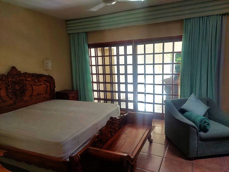 Sophisticated Furnished en-suite bedroom to Let in Bryanston - Photo 2