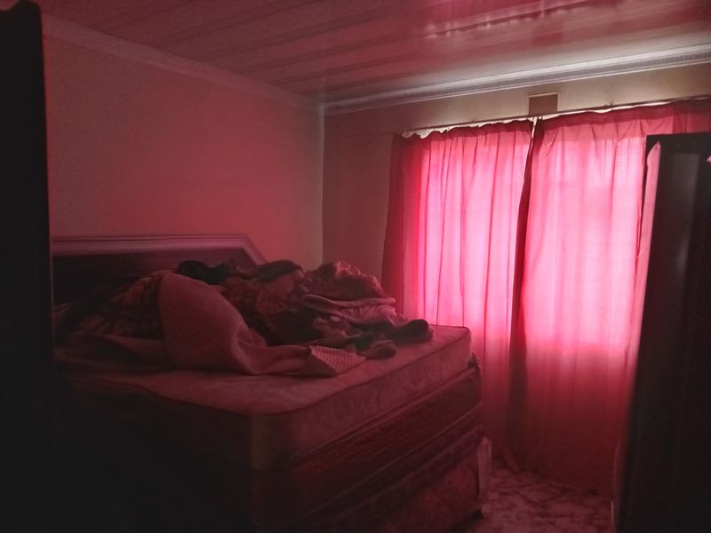 A lovely big corner house for sale in Thaba Nchu, You would not want to miss this great bargain! contact me now to arrange viewing! - Photo 9