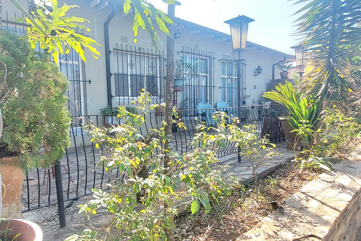 4 BEDROOM FAMILY HOME ESTATE SALE - Photo 2