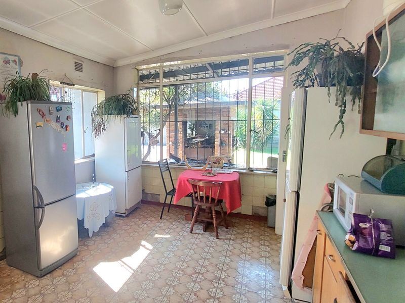 4 BEDROOM FAMILY HOME ESTATE SALE - Photo 10