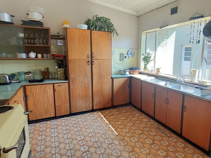 4 BEDROOM FAMILY HOME ESTATE SALE - Photo 9