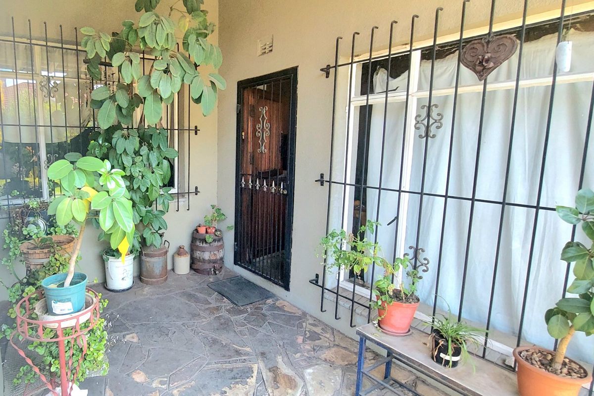 4 BEDROOM FAMILY HOME ESTATE SALE - Photo 4