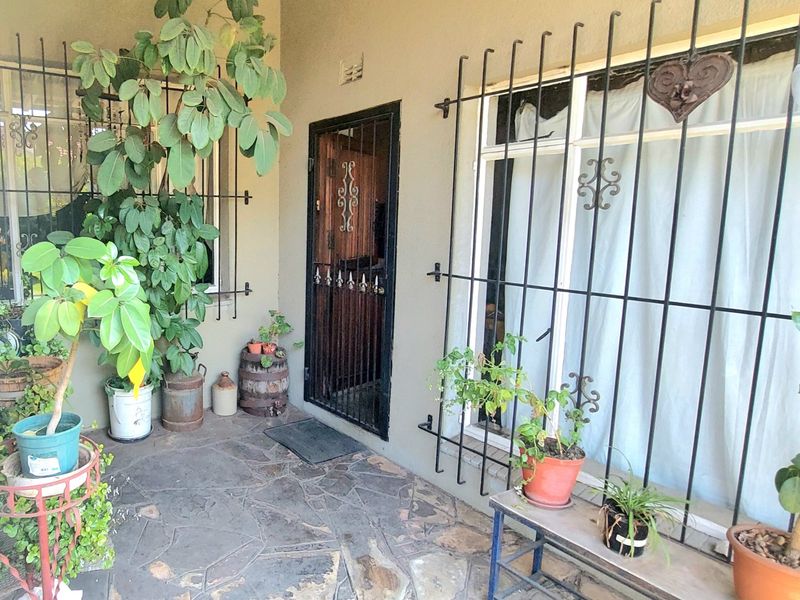 4 BEDROOM FAMILY HOME ESTATE SALE - Photo 4