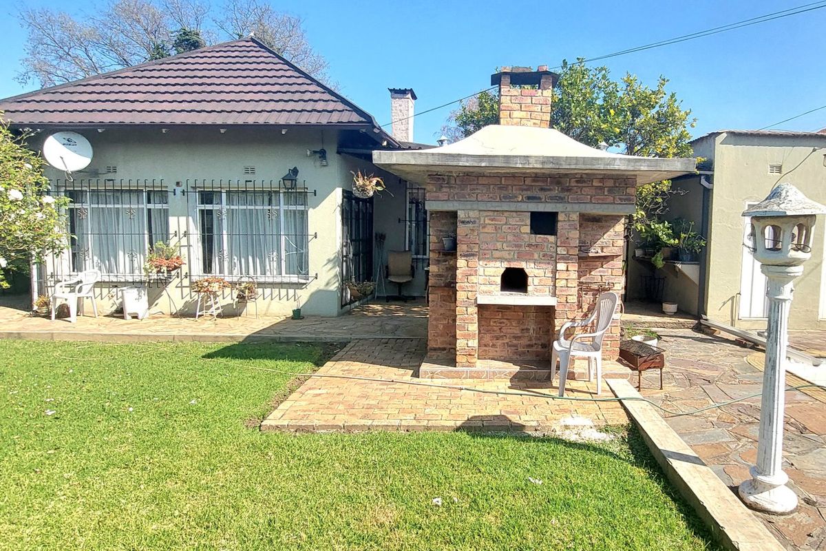 4 BEDROOM FAMILY HOME ESTATE SALE - Photo 3