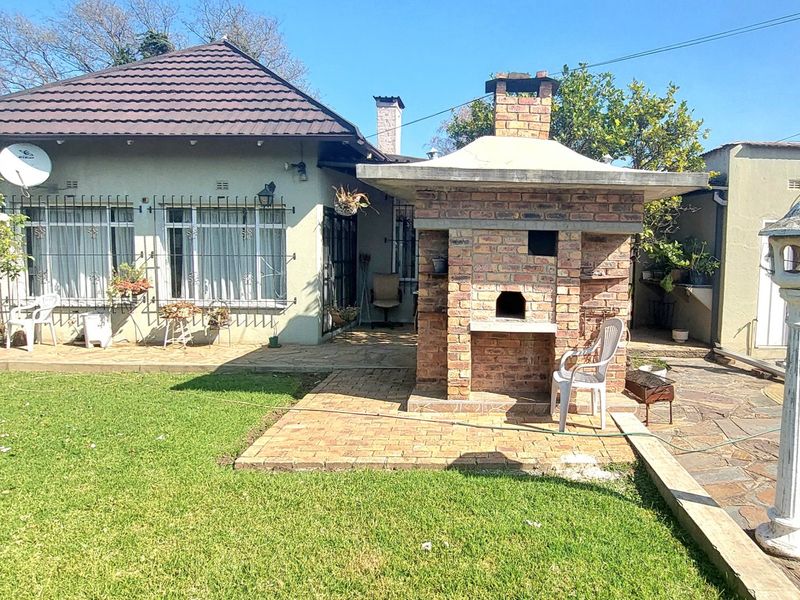 4 BEDROOM FAMILY HOME ESTATE SALE - Photo 3