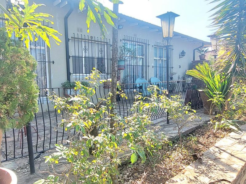 4 BEDROOM FAMILY HOME ESTATE SALE - Photo 1