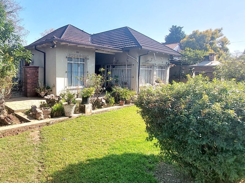 4 BEDROOM FAMILY HOME ESTATE SALE - Photo 2