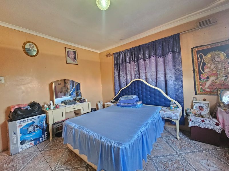 2 Bedroom Renovators Dream - Photo 2