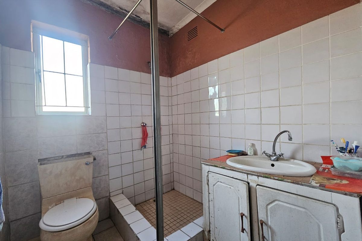 2 Bedroom Renovators Dream - Photo 5