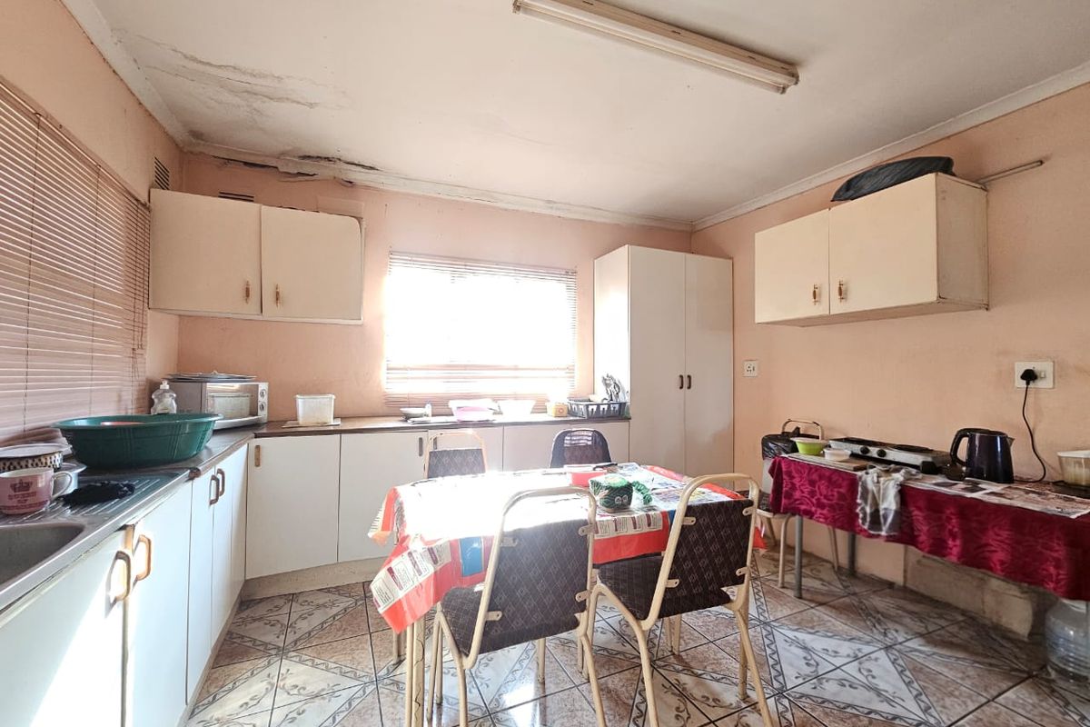 2 Bedroom Renovators Dream - Photo 3