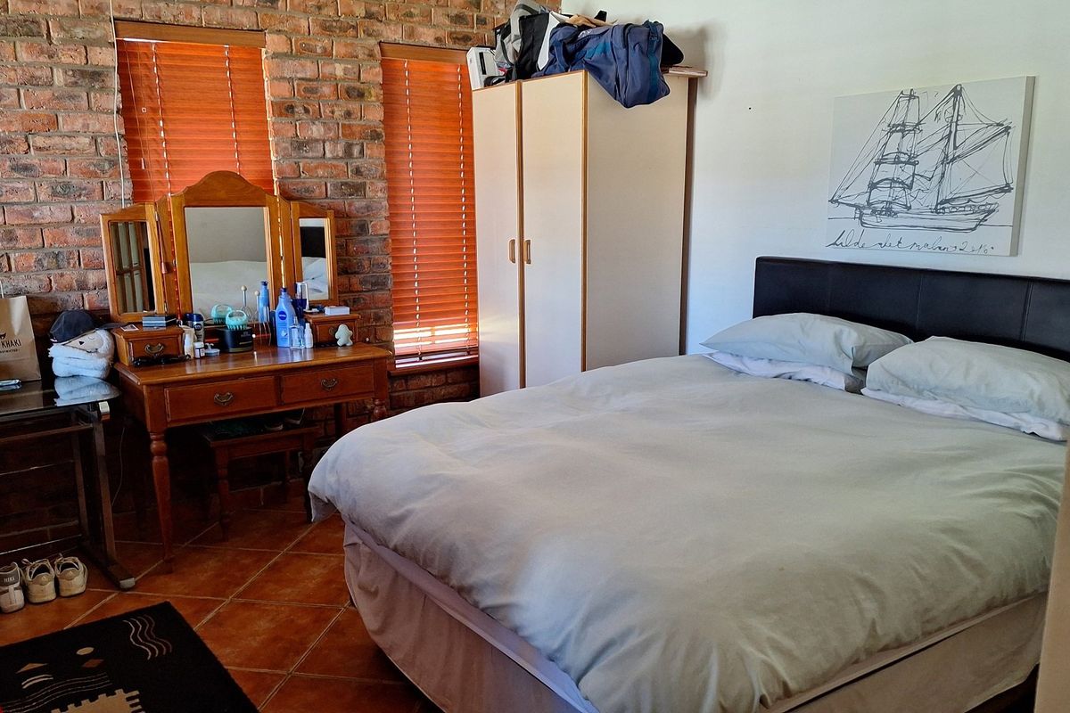 NEAT AS A PIN HOME ON HUGE CORNER PLOT - Photo 5