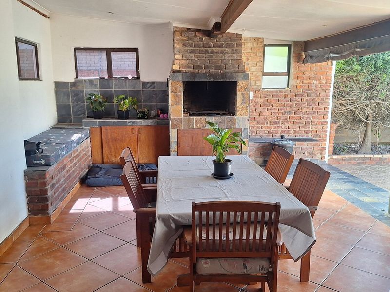 NEAT AS A PIN HOME ON HUGE CORNER PLOT - Photo 10