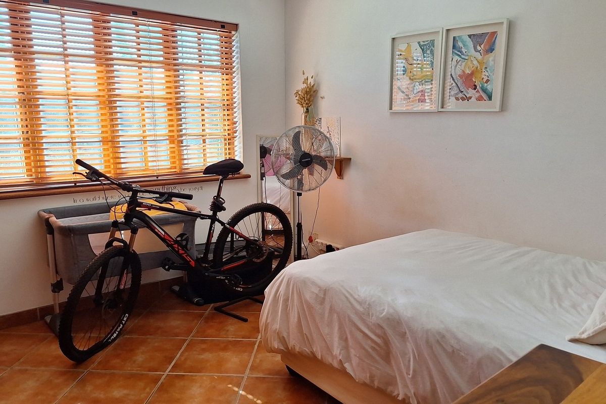 NEAT AS A PIN HOME ON HUGE CORNER PLOT - Photo 3