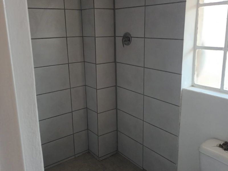 Cozy Studio Cottage in President Park near Mall of Africa - Photo 8