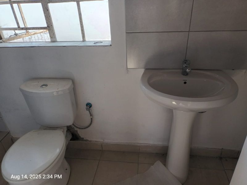 Cozy Studio Cottage in President Park near Mall of Africa - Photo 6