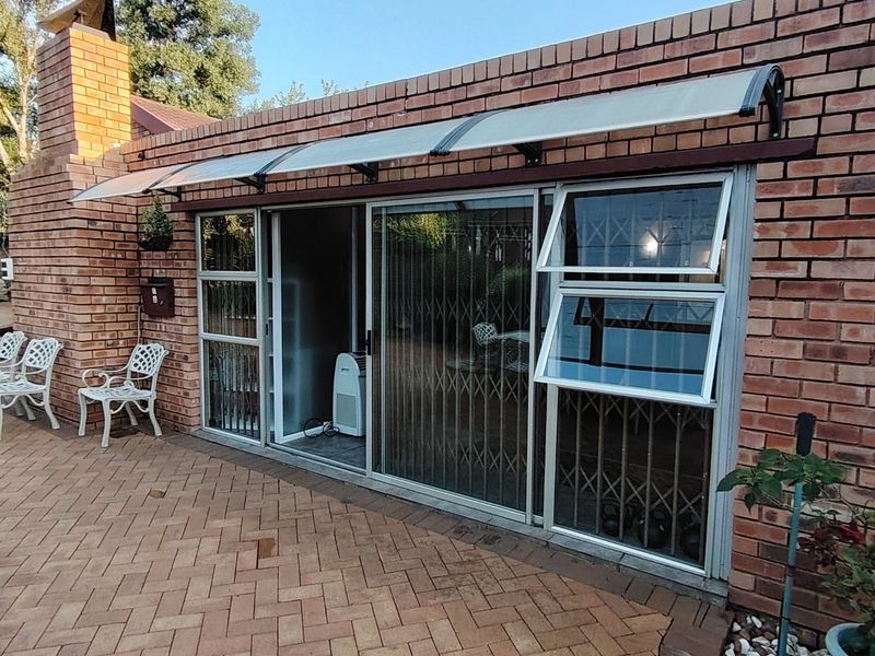 Prime Location Raslouw / Wierdapark, Centurion: Spacious 5-Bedroom Family Home with a Versatile 1-Bedroom Flatlet! - Photo 7