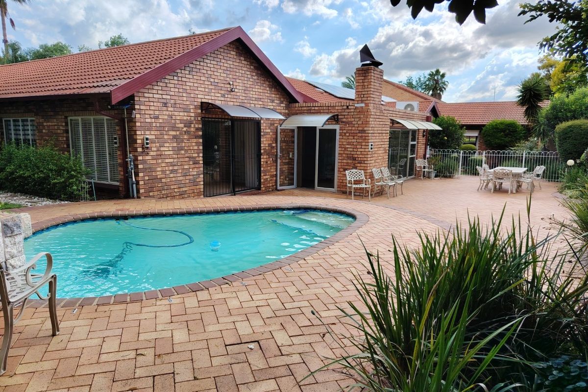 Prime Location Raslouw / Wierdapark, Centurion: Spacious 5-Bedroom Family Home with a Versatile 1-Bedroom Flatlet! - Photo 5