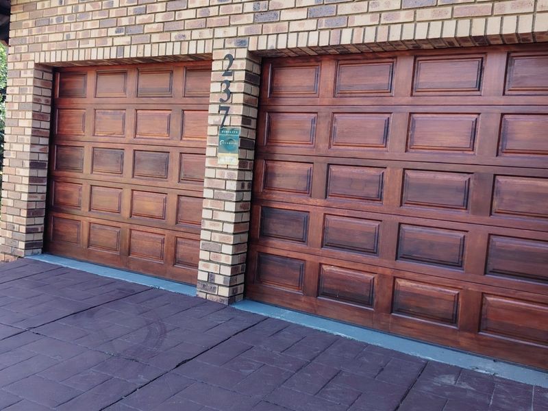 Prime Location Raslouw / Wierdapark, Centurion: Spacious 5-Bedroom Family Home with a Versatile 1-Bedroom Flatlet! - Photo 4