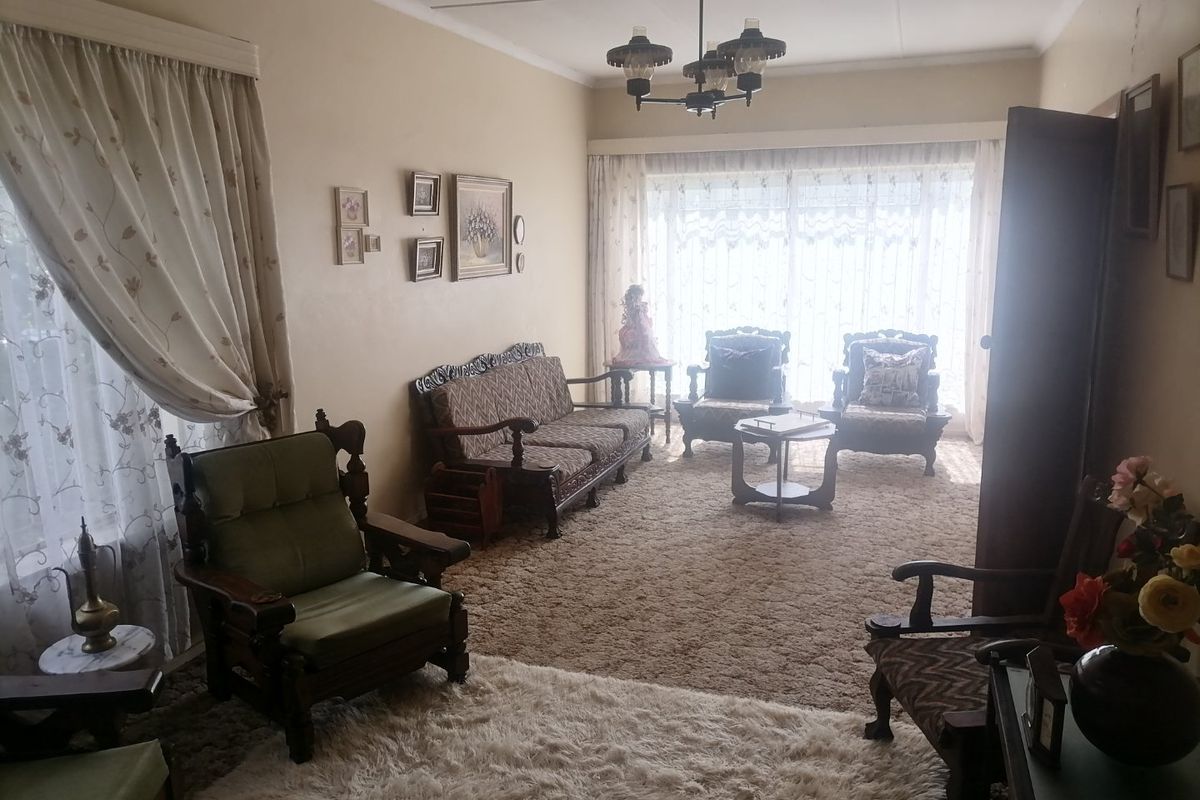 Four-Bedroom Home with Outside Flat for Sale in Oudorp, Klerksdorp – R475,000 - Photo 3