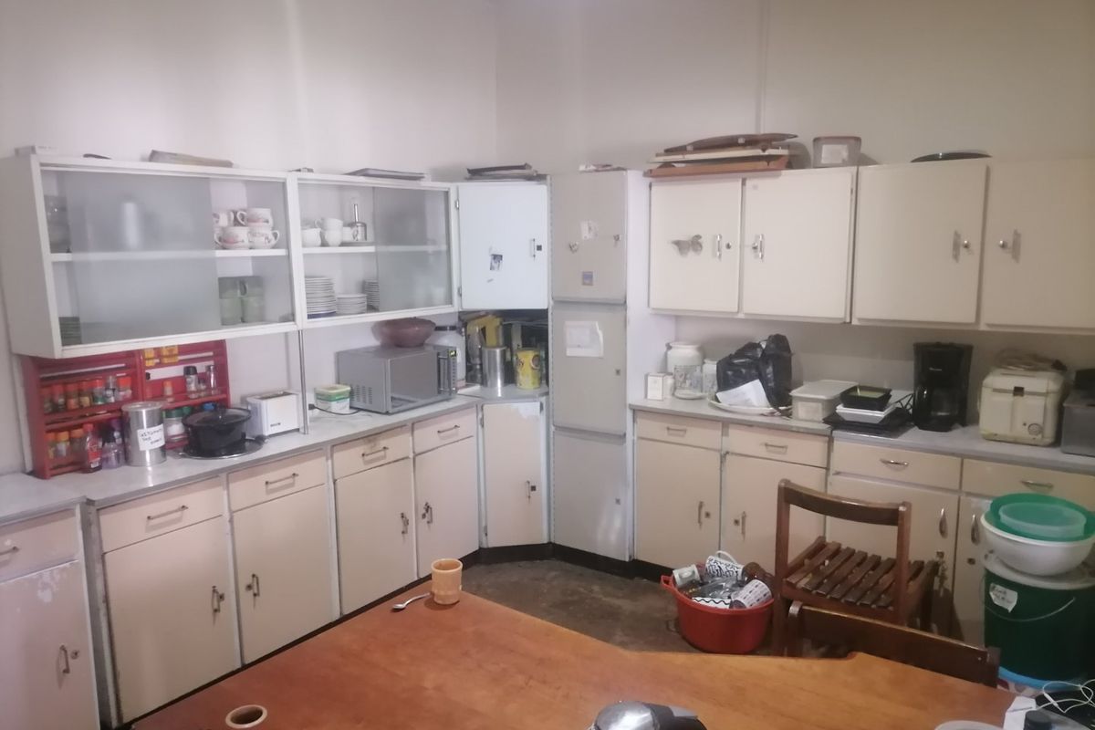 Four-Bedroom Home with Outside Flat for Sale in Oudorp, Klerksdorp – R475,000 - Photo 5