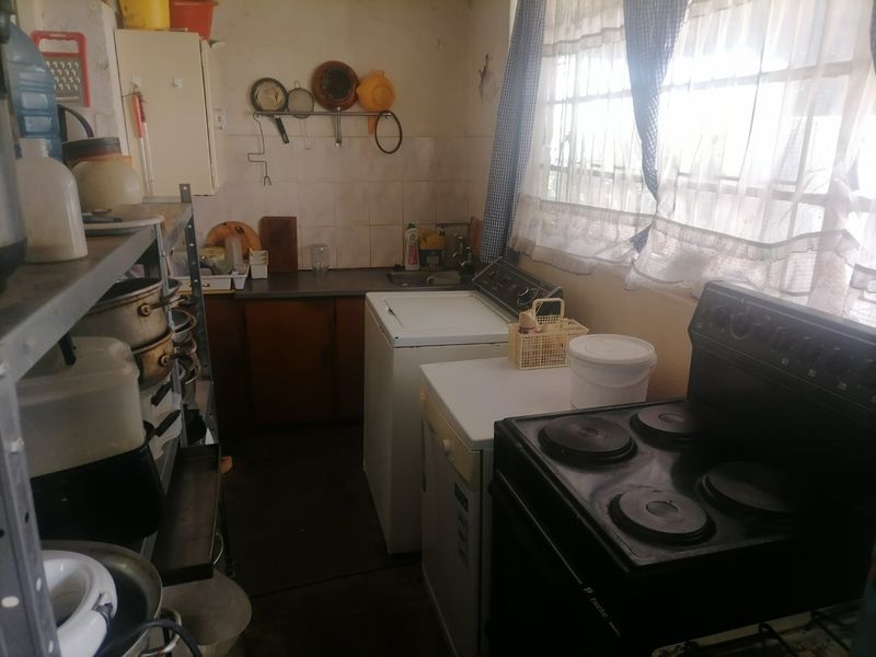 Four-Bedroom Home with Outside Flat for Sale in Oudorp, Klerksdorp – R475,000 - Photo 6
