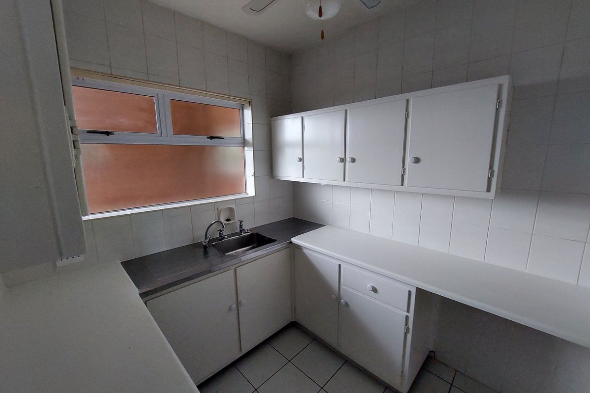 Beautiful apartment for sale in Kensington Heights with stunning sea views and Durban City line - Photo 2