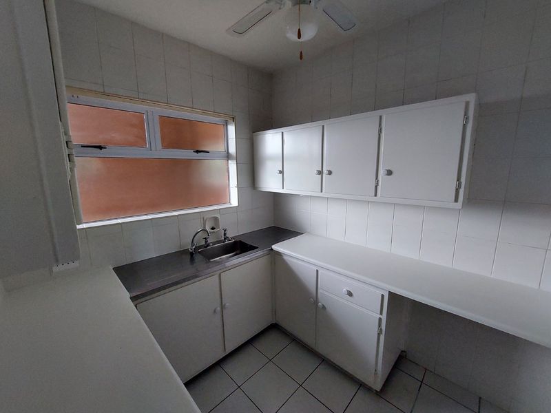 Beautiful apartment for sale in Kensington Heights with stunning sea views and Durban City line - Photo 2