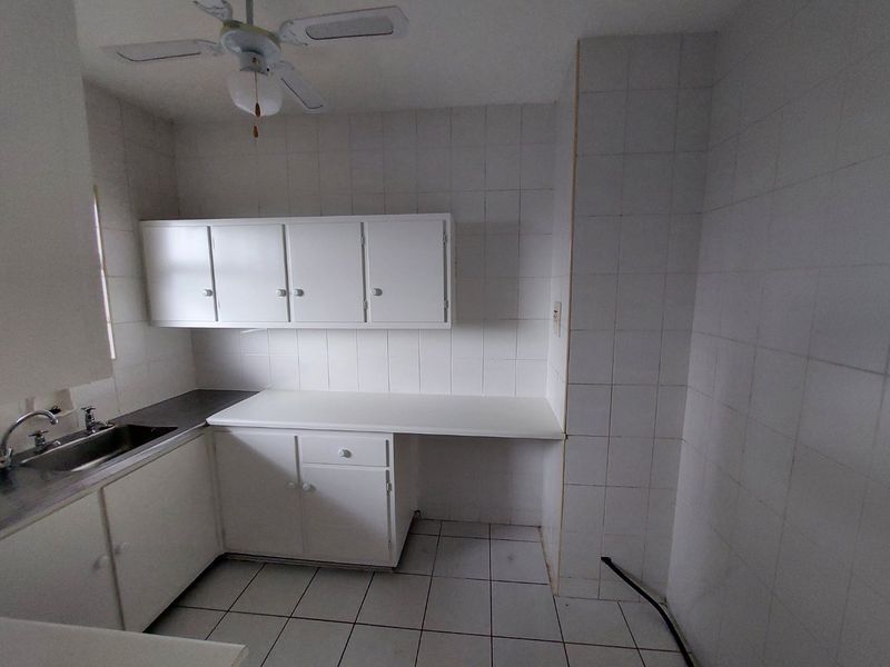 Beautiful apartment for sale in Kensington Heights with stunning sea views and Durban City line - Photo 3