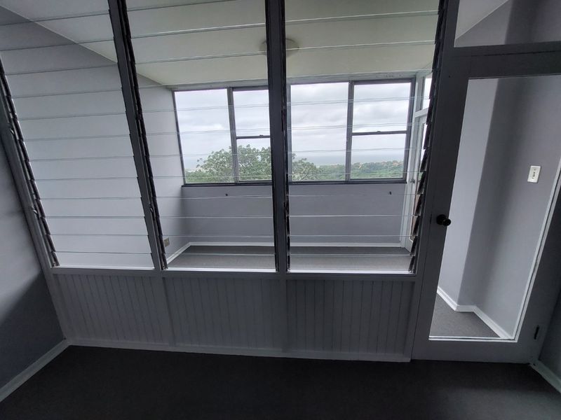 Beautiful apartment for sale in Kensington Heights with stunning sea views and Durban City line - Photo 8