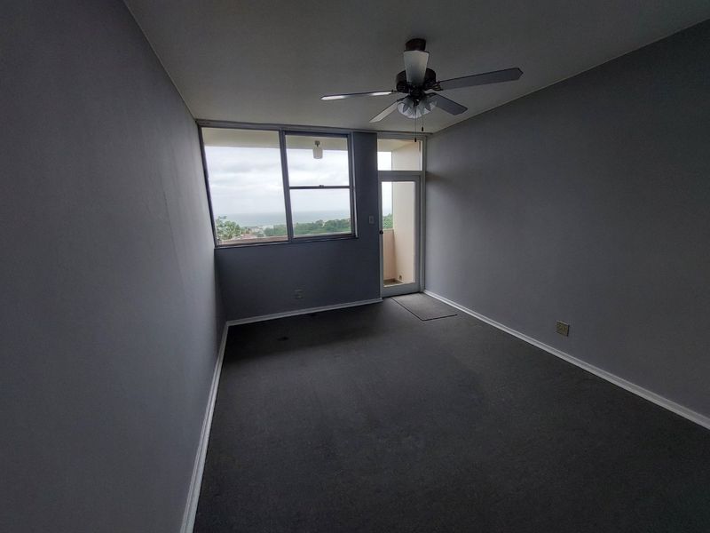 Beautiful apartment for sale in Kensington Heights with stunning sea views and Durban City line - Photo 6