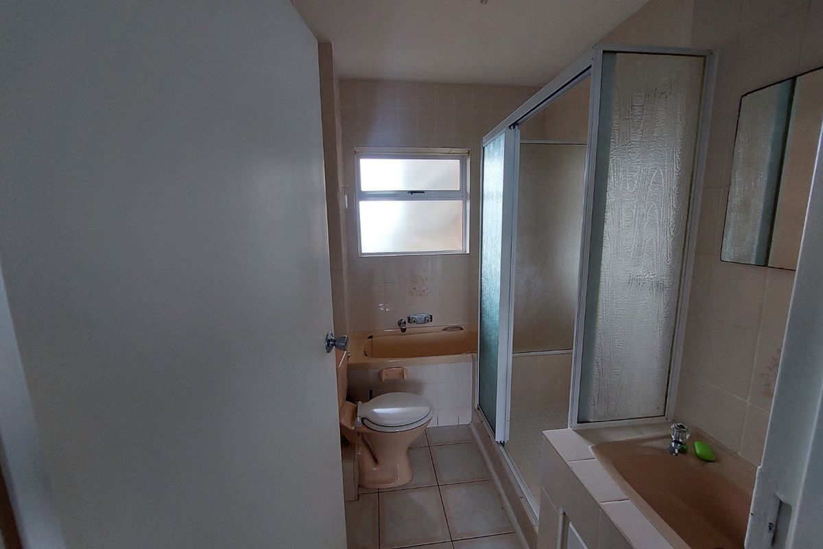 Beautiful apartment for sale in Kensington Heights with stunning sea views and Durban City line - Photo 4