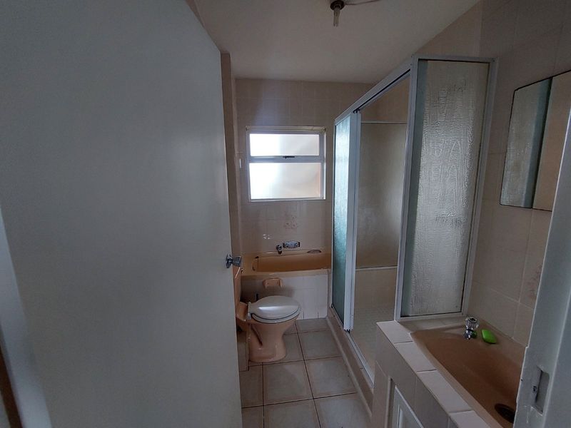 Beautiful apartment for sale in Kensington Heights with stunning sea views and Durban City line - Photo 4