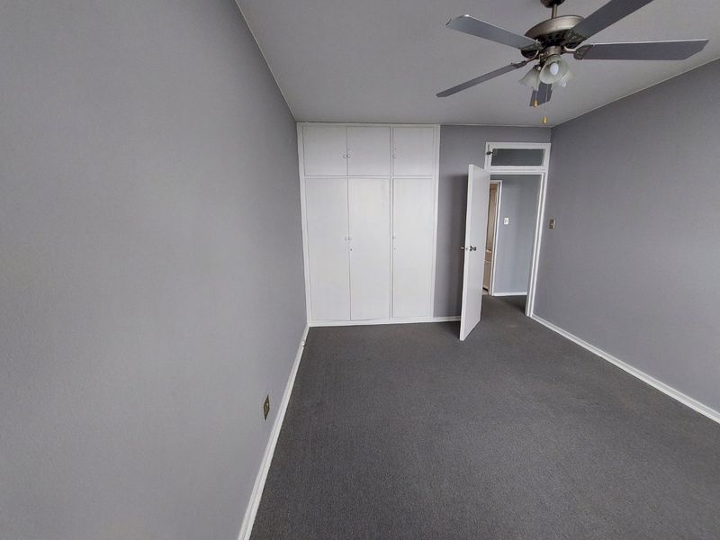 Beautiful apartment for sale in Kensington Heights with stunning sea views and Durban City line - Photo 5