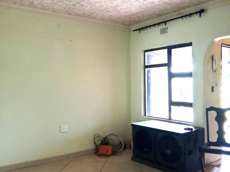 3 Bed House in Esikhawini for Sale - Photo 5