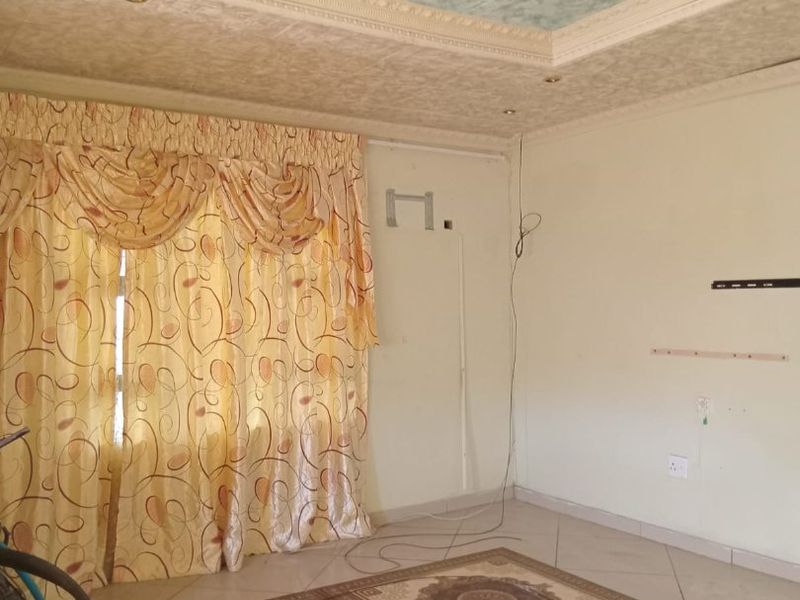 3 Bed House in Esikhawini for Sale - Photo 3