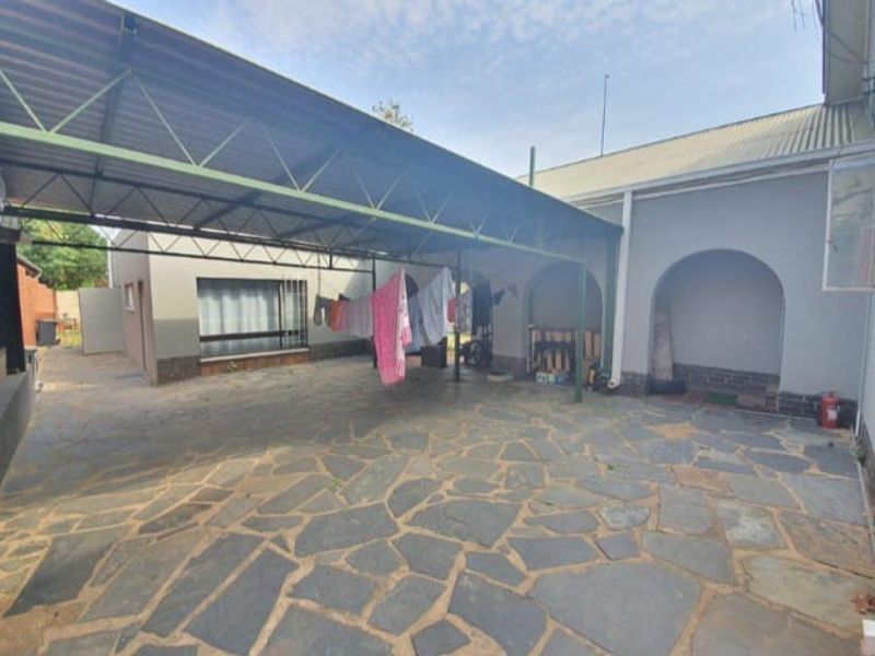 Large Muckleneuk 4 bed House with granny flat in Muckleneuk  - Photo 5