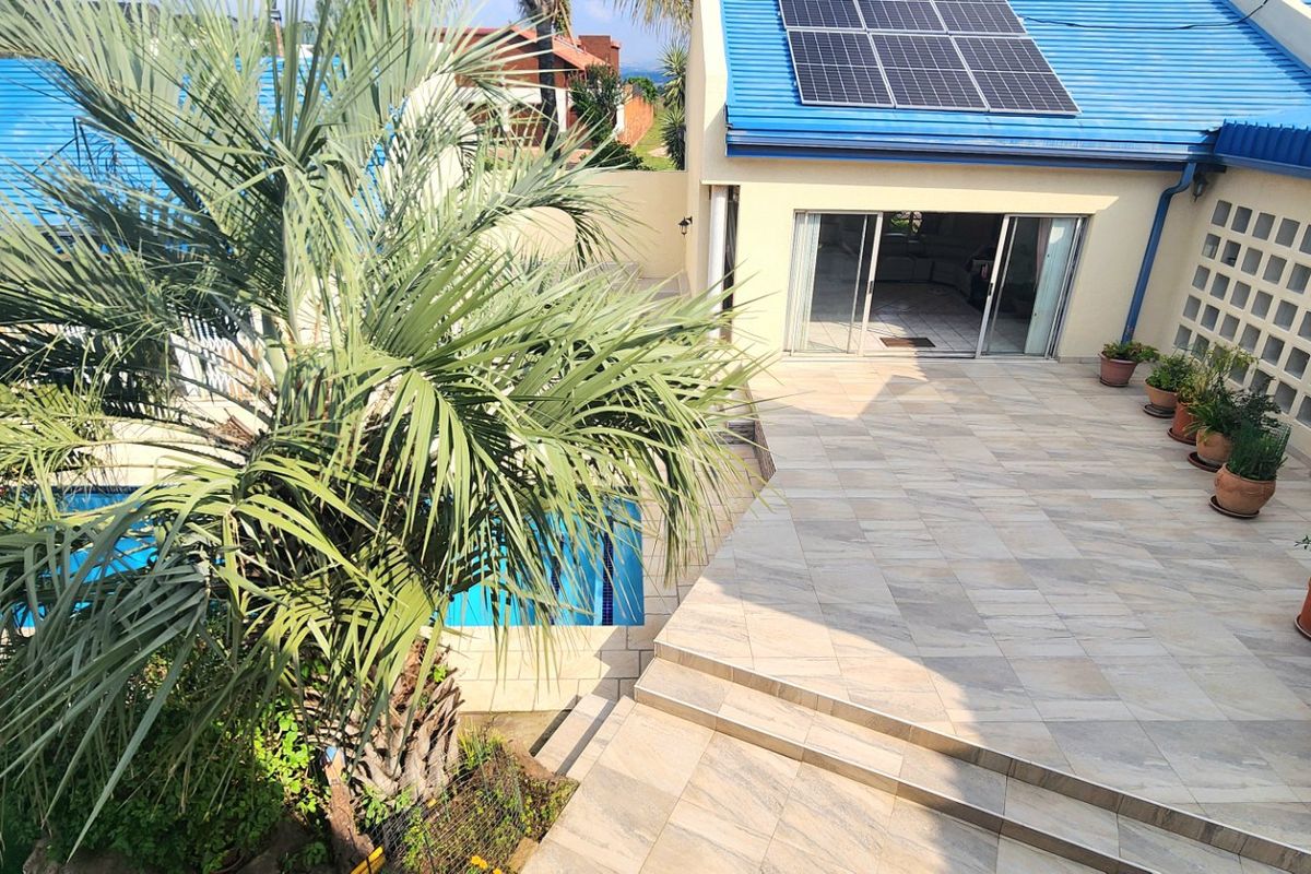 Luxury Five Bedroom Home with Exceptional Entertainment Features - Photo 2