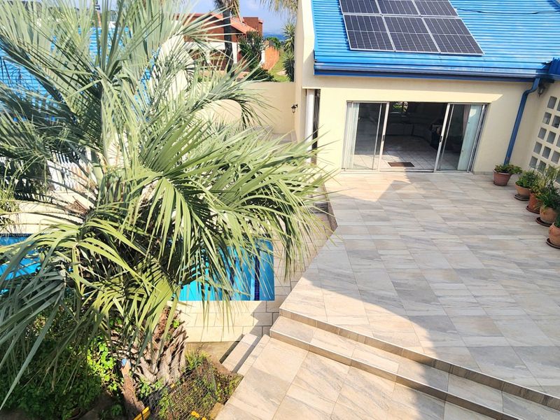 Luxury Five Bedroom Home with Exceptional Entertainment Features - Photo 2