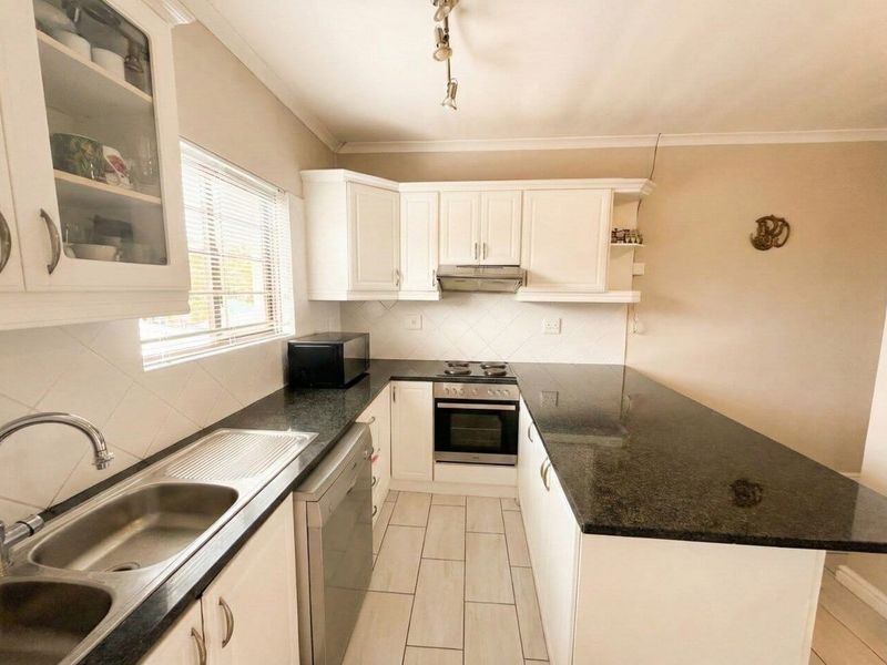 Spacious, Well-Located Family Apartment in Wakenshaw Estate, Ballito - Photo 3
