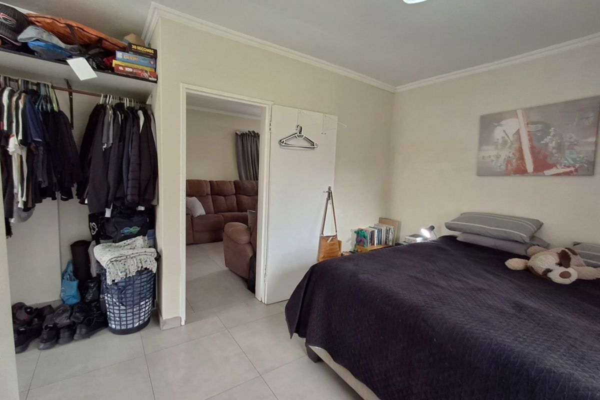 2 Bedroom House on Large Stand! Consider Building in the Heart of Eldoraigne? - Photo 5