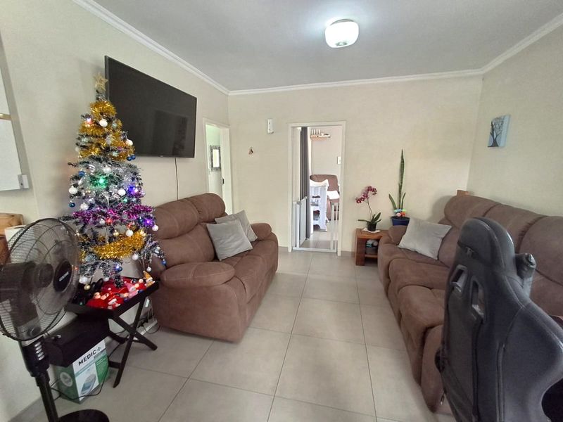 2 Bedroom House on Large Stand! Consider Building in the Heart of Eldoraigne? - Photo 3