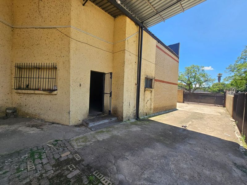 A Lovely Storage Warehouse for rent in Pretoria West - Photo 8