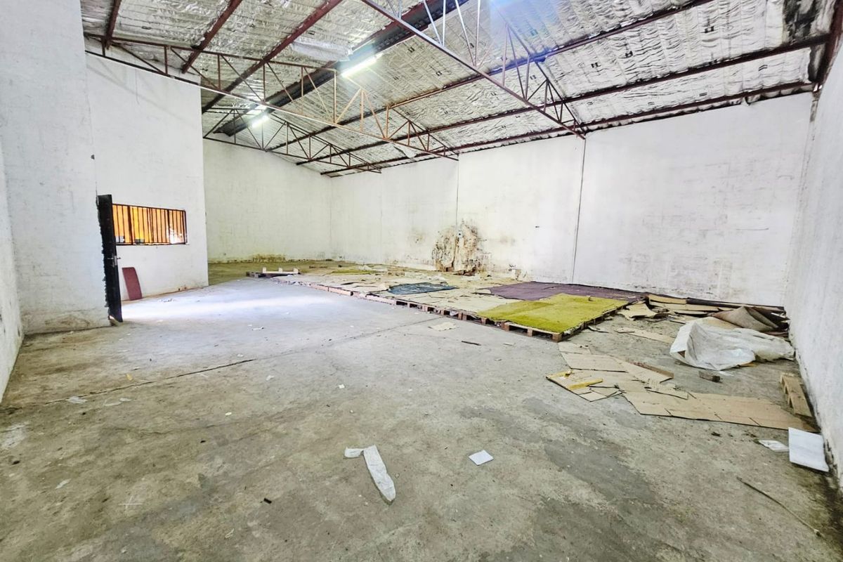 A Lovely Storage Warehouse for rent in Pretoria West - Photo 2
