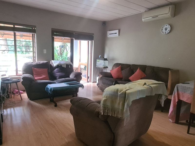 2 bed, 2 bath pet friendly simplex for sale in Jukskei Park - Photo 2