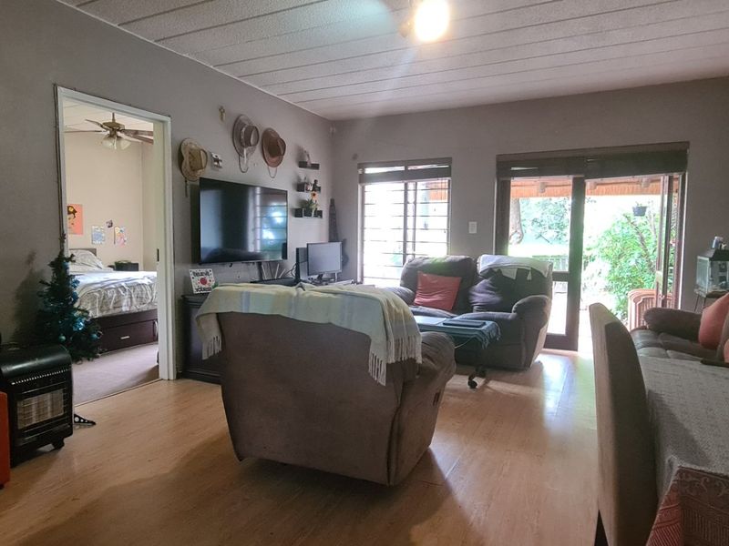 2 bed, 2 bath pet friendly simplex for sale in Jukskei Park - Photo 3